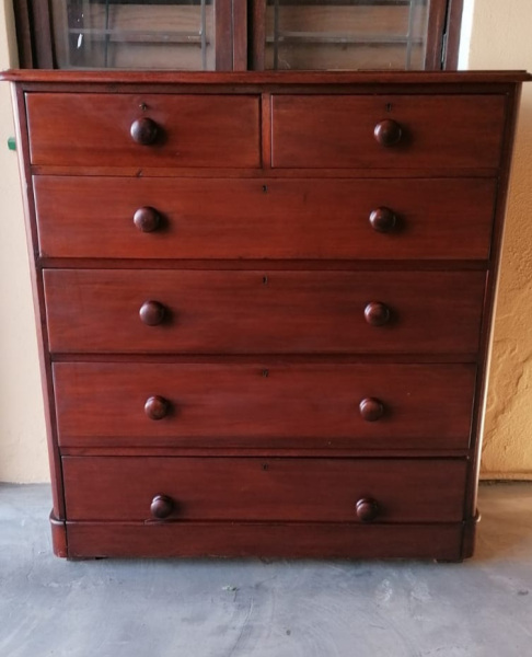 VICTORIAN MAHOGANY CHEST OF DRAWERS  PRICE: R12950.00   SIZE: 128CM X 48 X 132H