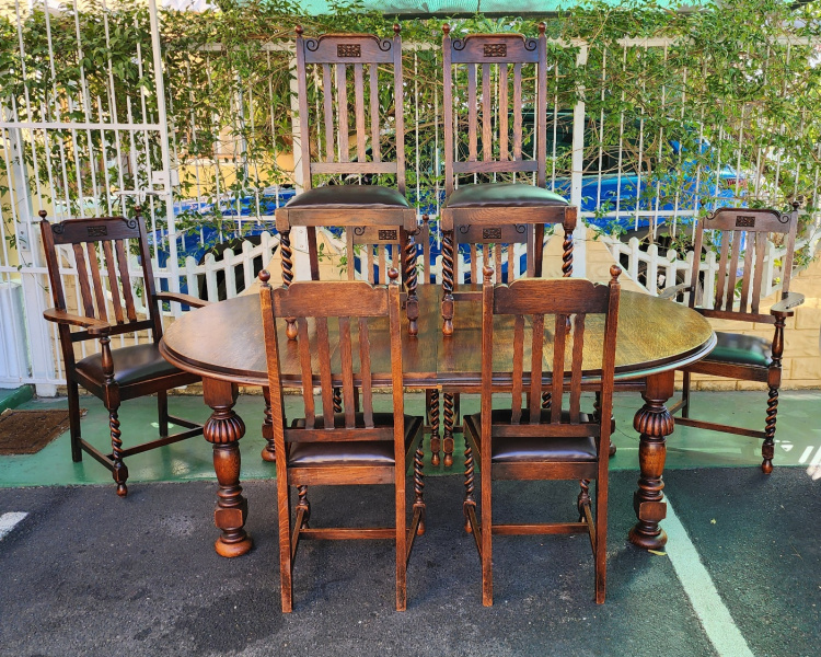 OAK EXTENTION TABLE WITH 8 BARLEY TWIST CHAIRS   PRICE: TABLE: R16500.00 ; {206CM X 132 X 76H} ; CHAIRS R2900.00 EA