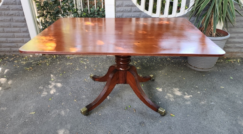 HANDSOME MAHOGANY 4 SEATER TABLE ON BRASS CASTORS, PRICE: R7950.00 ; SIZE: 126CM X 92 X 70H}