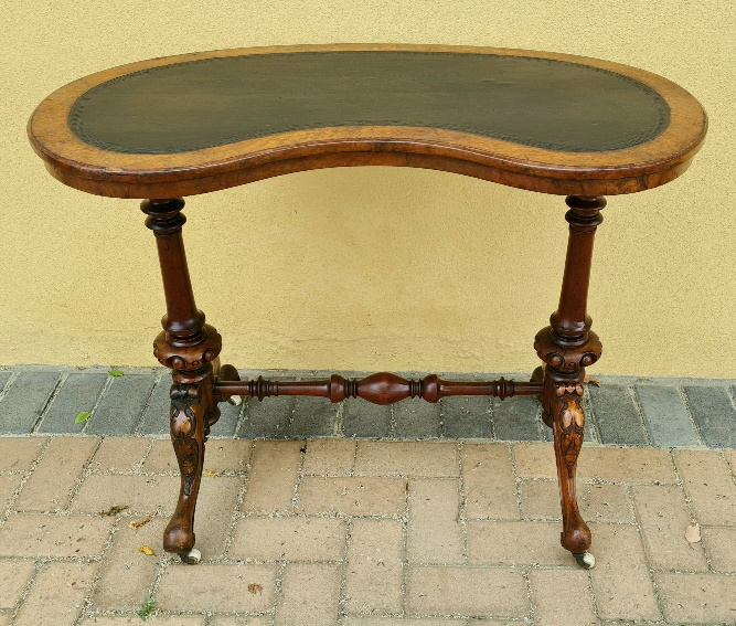 VICTORIAN MAHOGANY LEATHER TOP LADIES WRITING TABLE   PRICE: R12500.00 ; {107CM X 42 X 78H}
