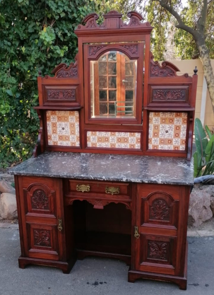 CARVED VICTORIAN MAHOGANY WASH STAND   PRICE:R22500.00 ; {152CM X 48 X 195H}