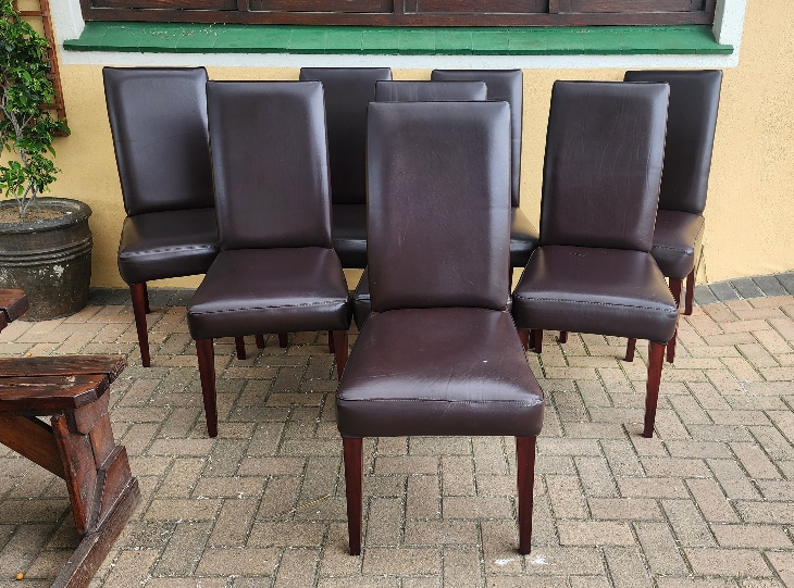 SET OF 8 GENUINE LEATHER / MAHOGANY CHAIRS   PRICE: R1500.00 PER CHAIRS